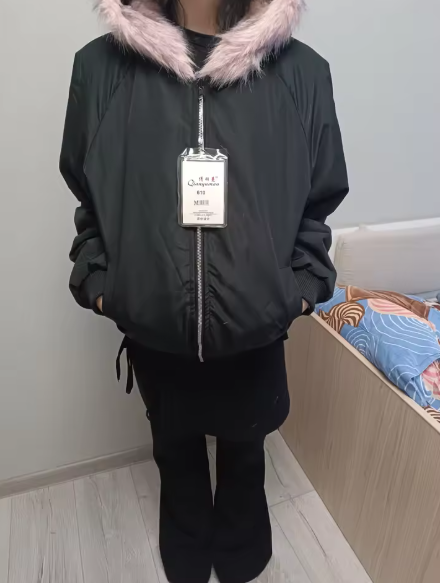 リバーシブル中綿コート（フード付き／ミンク調ファー）