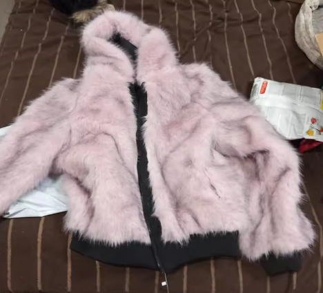 リバーシブル中綿コート（フード付き／ミンク調ファー）