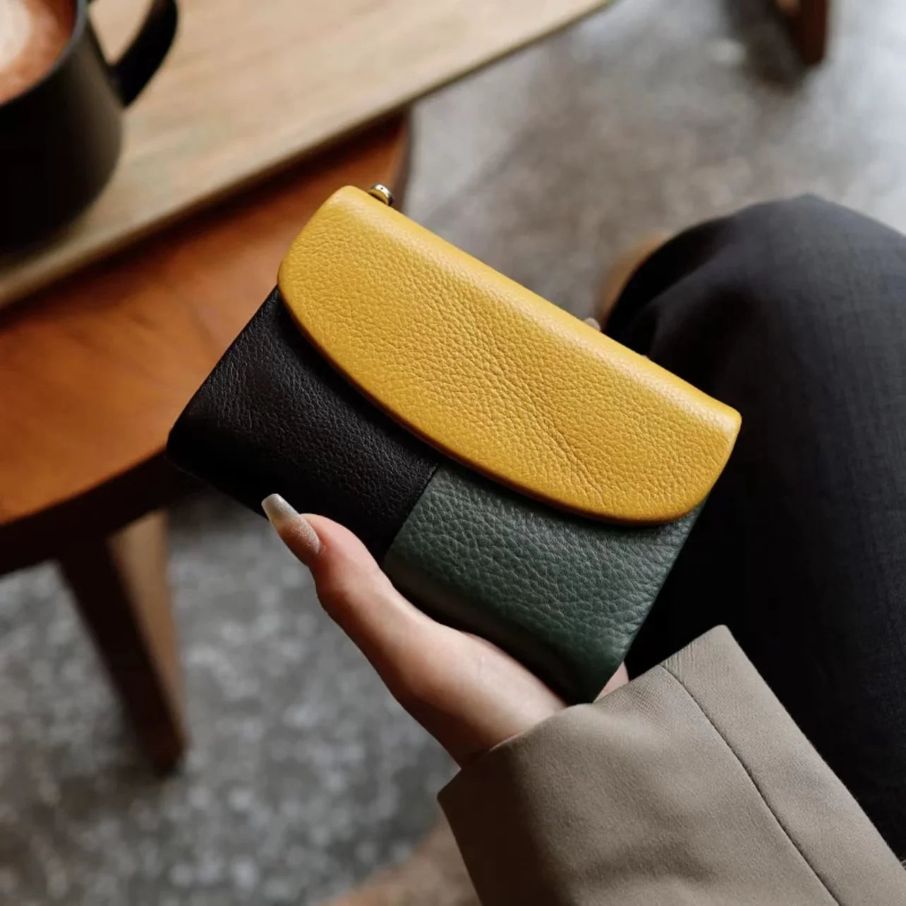 レディース 三つ折り財布 本革 カウレザー トリコロール カードホルダー ジッパー 写真窓付き