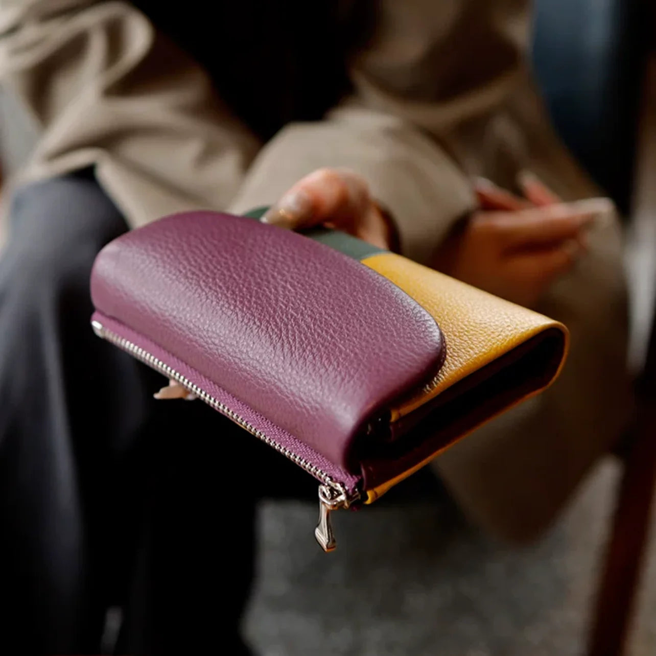 レディース 三つ折り財布 本革 カウレザー トリコロール カードホルダー ジッパー 写真窓付き