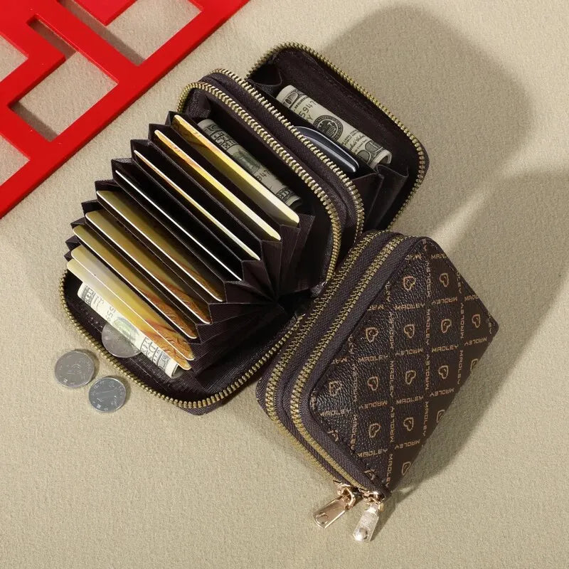 レディース カードケース 大容量 マルチカードホルダー IDウィンドウ付き ジッパー